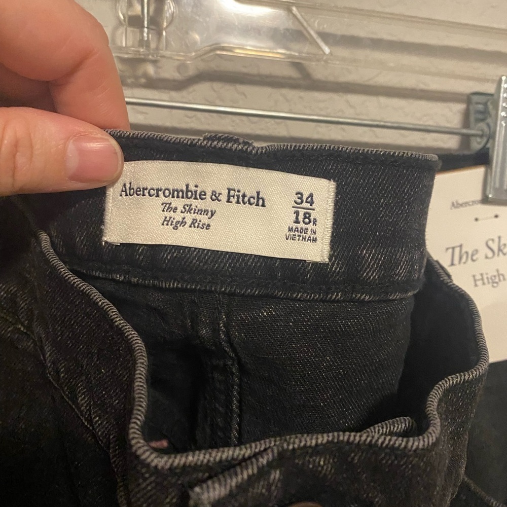Abercrombie NWT Black Skinny High Rise Jeans size 18 - Picture 4 of 5